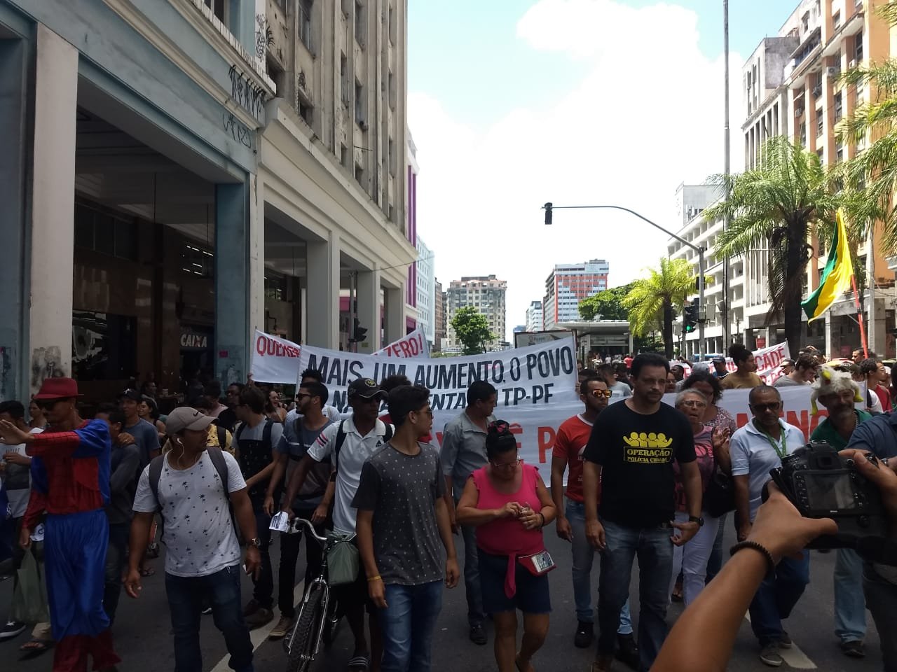 Protesto contra o aumento das passagens de ônibus no Grande Recife consegue liminar suspendendo reajuste