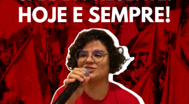 Foto de Sarah Domingues, com a frase "SARAH PRESENTE, HOJE E SEMPRE" acima em branco.