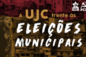 A imagem tem um fundo dividido em duas partes que remetem a diferentes paisagens urbanas: a parte superior é vermelha e apresenta um padrão que evoca prédios urbanos, enquanto a parte inferior é amarelada, representando casas populares típicas de uma favela. À direita, estão os logotipos da UJC (União da Juventude Comunista) e do PCB (Partido Comunista Brasileiro). No canto esquerdo, há uma jovem com um lenço na cabeça e camisa da UJC, levantando o braço em um gesto de protesto ou mobilização, transmitindo uma mensagem de luta. Centralizado na imagem, o texto "ELEIÇÕES MUNICIPAIS" está em letras grandes e brancas, com o título "A UJC frente às" logo acima, onde "UJC" está em destaque com uma cor dourada.