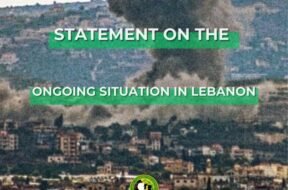 A imagem mostra a destruição causada por bombardeios no Líbano, destacando a recente declaração da FMJD sobre a escalada da violência e a necessidade de solidariedade internacional.