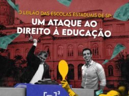 Imagem mostra o governador de São Paulo, Tarcísio de Freitas, com um martelo de leilão, ao lado do secretário de Educação, Renato Feder, em um balcão da B3 (Bolsa de Valores). Ao fundo, há um prédio histórico, e notas de 100 reais caem pela imagem, simbolizando a privatização de 17 escolas estaduais.