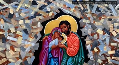 A imagem, intitulada "Christ in the Rubble" e criada pelo artista Kelly Latimore, retrata a Sagrada Família – Maria, José e o menino Jesus – cercada por escombros de uma cidade destruída. Ao fundo, edifícios inclinados e em chamas simbolizam a devastação causada pela guerra, enquanto uma estrela brilhante no céu noturno remete à Estrela de Belém, que guiou os Reis Magos no primeiro Natal.