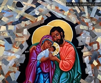 A imagem, intitulada "Christ in the Rubble" e criada pelo artista Kelly Latimore, retrata a Sagrada Família – Maria, José e o menino Jesus – cercada por escombros de uma cidade destruída. Ao fundo, edifícios inclinados e em chamas simbolizam a devastação causada pela guerra, enquanto uma estrela brilhante no céu noturno remete à Estrela de Belém, que guiou os Reis Magos no primeiro Natal.