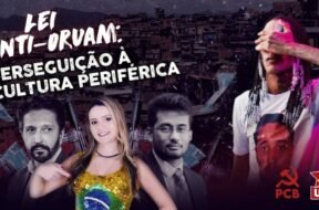Uma montagem digital apresenta um fundo de favela com armas e dinheiro. No topo, a frase "Lei Anti-Oruam: Perseguição à Cultura Periférica" está em destaque. À direita, um cantor de funk cobre o rosto com a mão. À esquerda, três figuras de terno e uma mulher com a camisa do Brasil representam apoiadores da repressão. No canto inferior direito, os símbolos do PCB e da UJC indicam a posição contrária à medida.