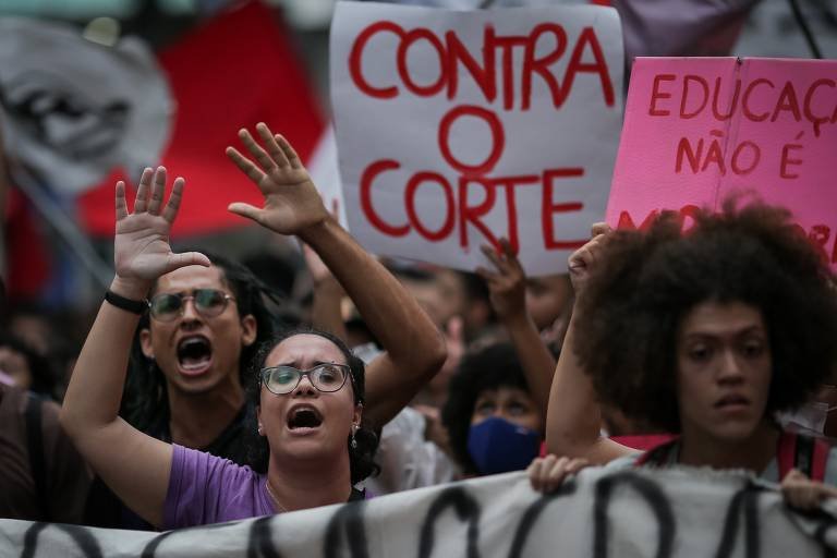 Chega de cortes! É hora de tomar as ruas para derrubar o “calabouço” fiscal!