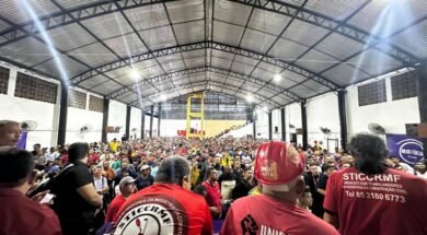 Assembleia de greve dos trabalhadores da construção civil de Fortaleza.