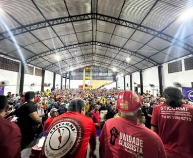 Assembleia de greve dos trabalhadores da construção civil de Fortaleza.
