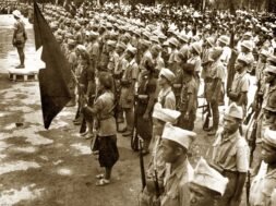 Revolucionários Viet Minh em Hanói, 2 de setembro de 1945.