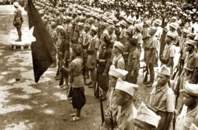 Revolucionários Viet Minh em Hanói, 2 de setembro de 1945.