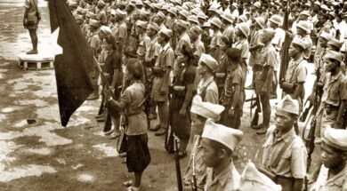 Revolucionários Viet Minh em Hanói, 2 de setembro de 1945.