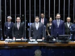 Sessão do Congresso Nacional que aprovou o parecer do Orçamento de 2026, com cortes na educação.