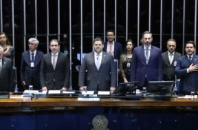 Sessão do Congresso Nacional que aprovou o parecer do Orçamento de 2026, com cortes na educação.