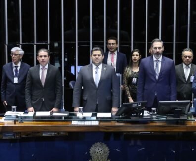 Sessão do Congresso Nacional que aprovou o parecer do Orçamento de 2026, com cortes na educação.