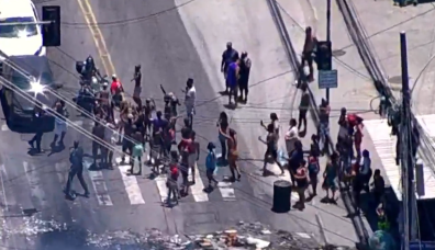 Protesto de moradores por falta d'água interditou vias de Guaratiba.