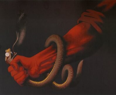Ilustração de braço, com camisa de manga puxada até o cotovelo, estrangulando uma serpente com a mão. A serpente está com a boca aberta e a língua para fora, enquanto seus olhos arregalados apresentam a suástica no lugar das pupilas. O fundo da ilustração é escuro, destacando os elementos citados.